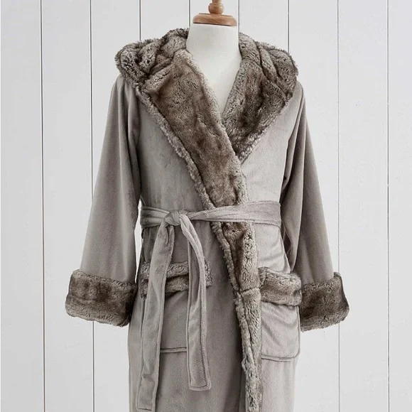 Pottery Barn Cozy Fur Robe Excellent! - Picture 2 of 5
